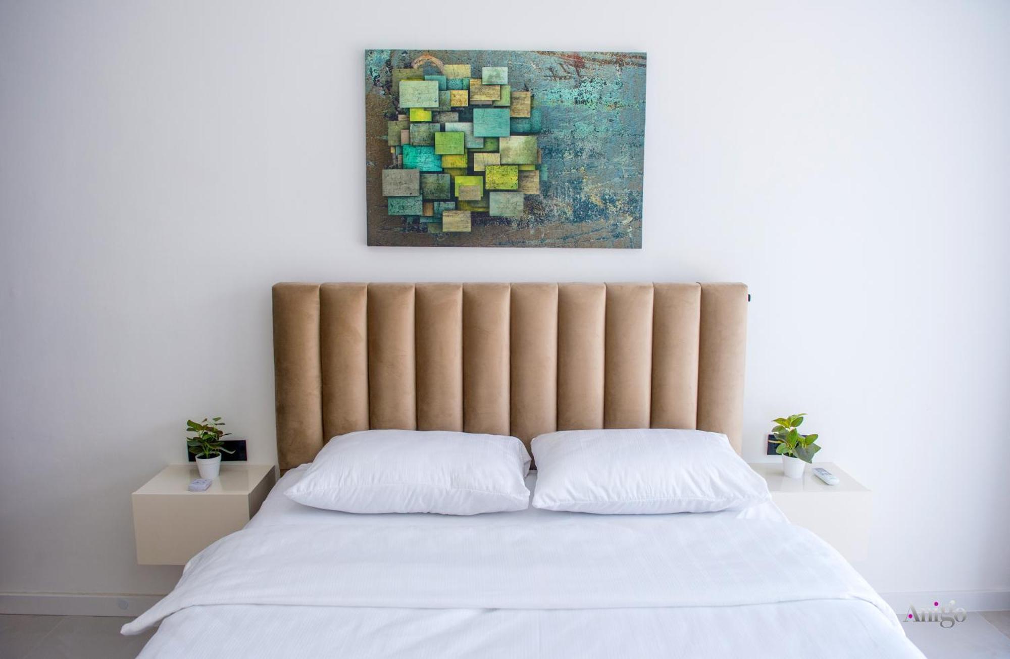 Royal Terrace Apartment *