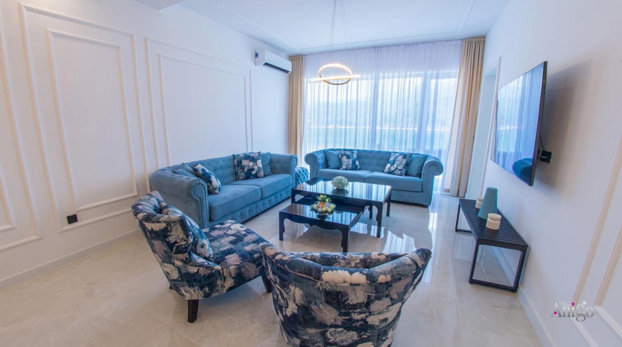 Royal Terrace Apartment *