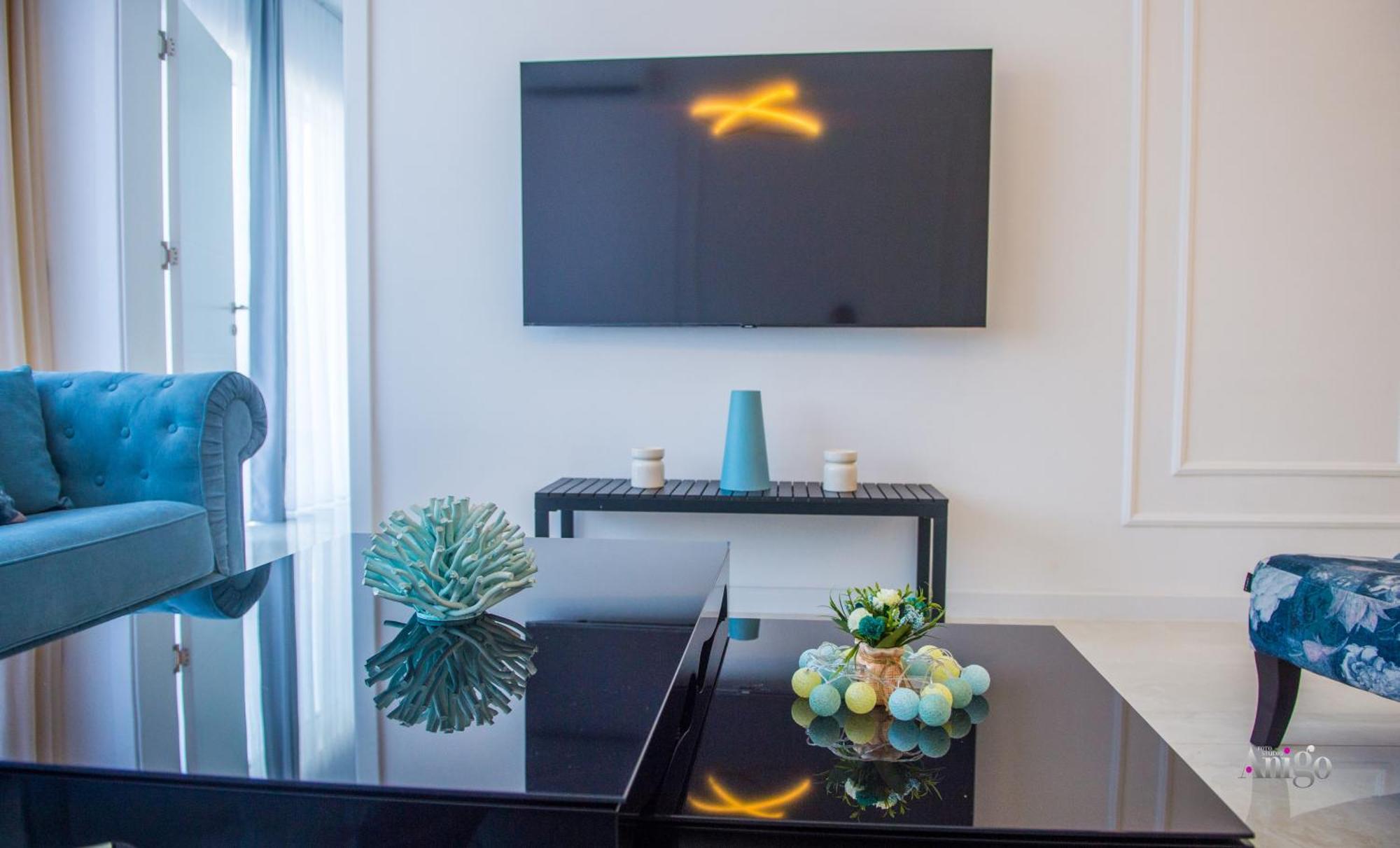 Royal Terrace Apartment *